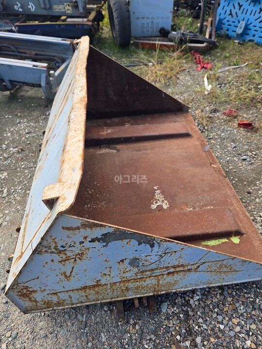 지게차 힌지드 버켓 지게차 힌지드 버켓 사진1
