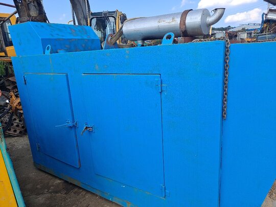 발전기60KW대우0846엔진6 발전기180마력이상 대우6기통엔진.380v 발전기180마력이상 대우6기통엔진.380v 비상발전기 사진1