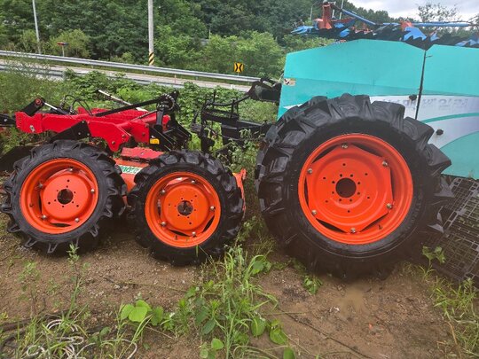 Kubota Tractor L550 (55hp) 8ㆍ3, 13ㆍ6ㅡ28 TireWheelAssy 사진1