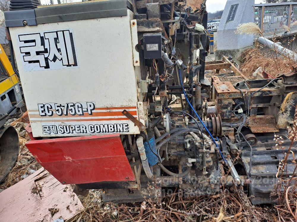 국제 콤바인 KC575G (4조식) 전체.부분적으로 사진2
