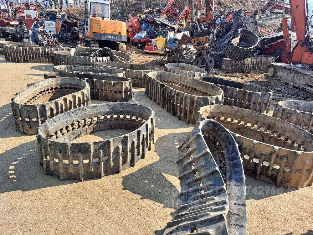 TYM 콤바인 HU6500G (4조식) 전체.부분적으로.궤도3조부터5조 까지 사진2