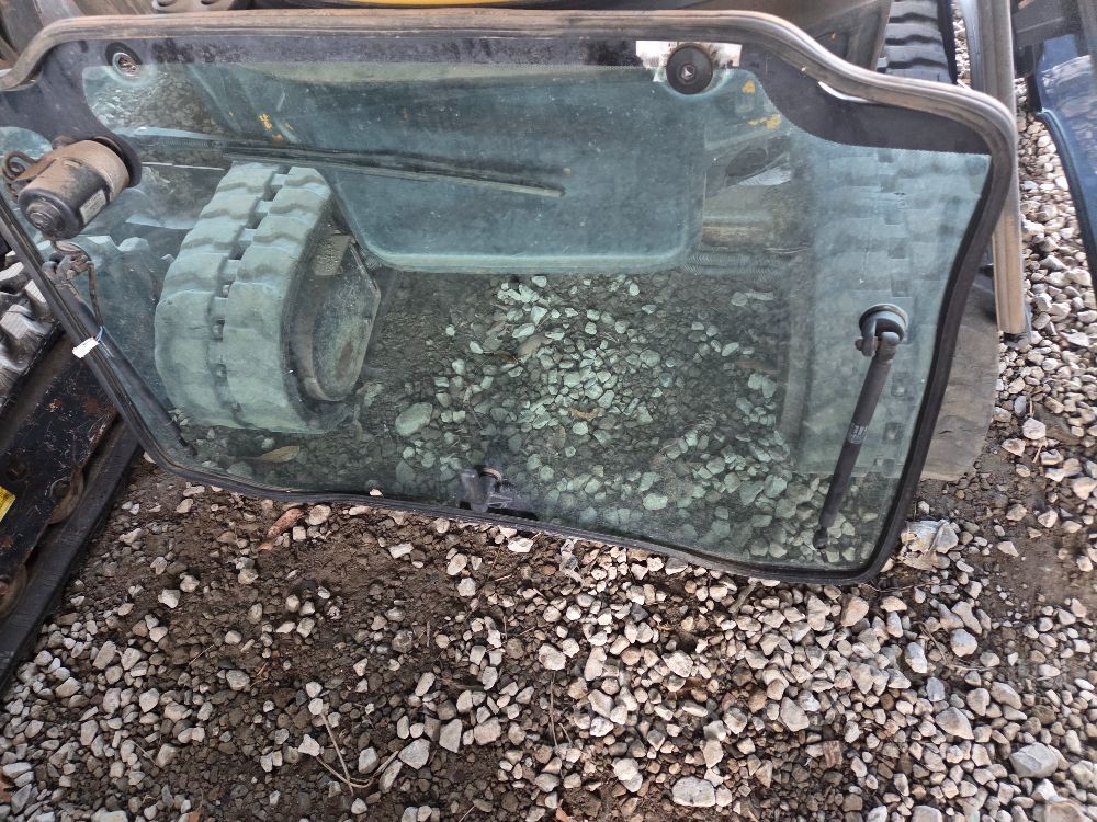 NewHolland Tractor TN75DA (75hp) 출입문 좌우 후면 유리 사진2