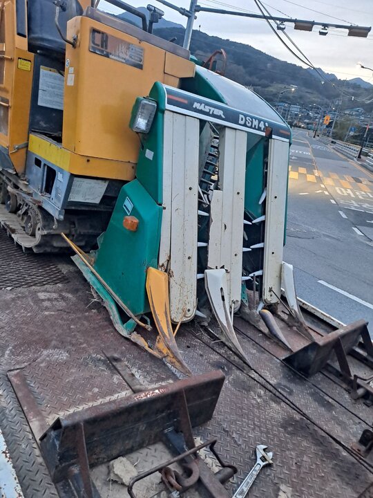 대동 콤바인 DSM41 (3조식) 전체.부분적으로 사진1