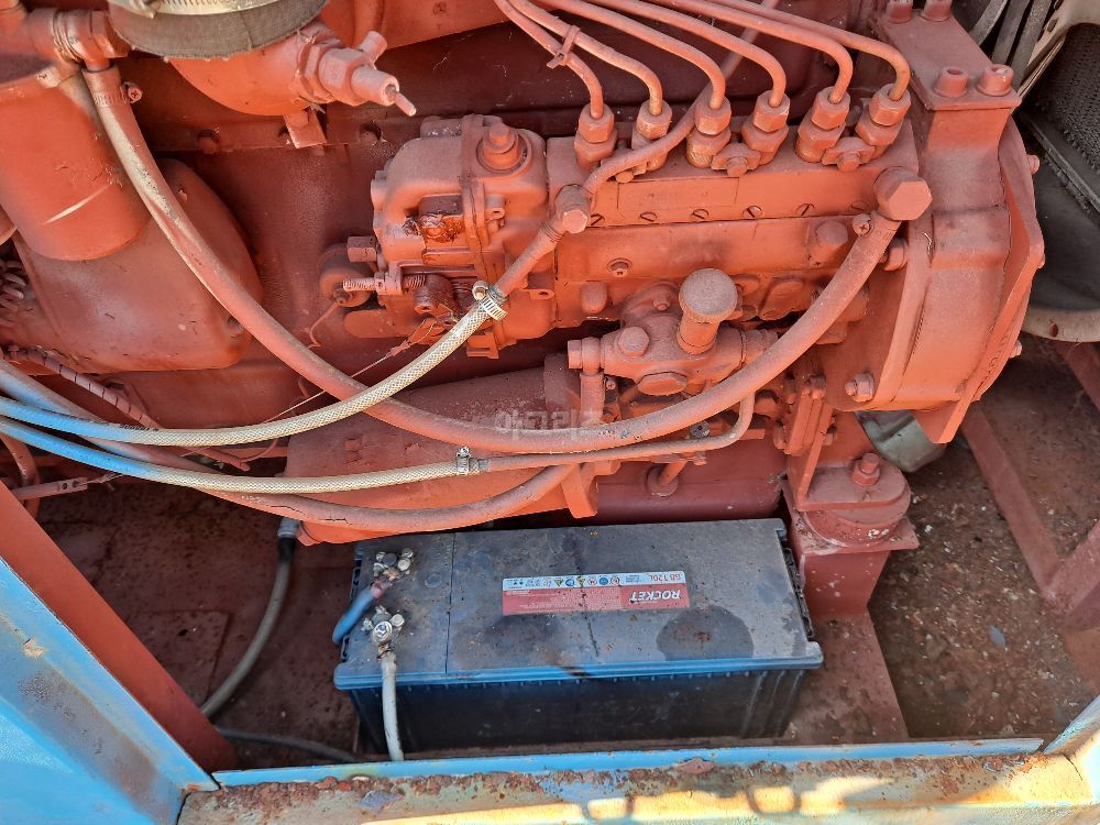 발전기75kw대우만6기통 3상380V.단상220다 돼요 발전기75KW.대우만엔진6기통 발전기75kw.대우만엔진6기통 사진2