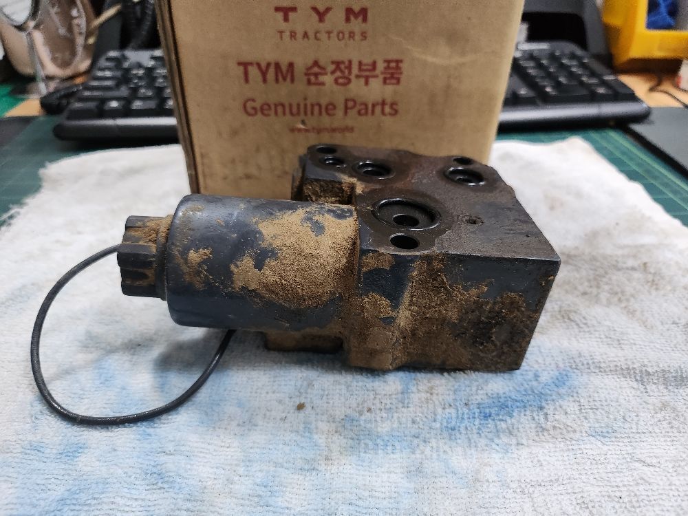 TYM Tractor T680 (68hp) 피티오 밸브 Assy 사진2