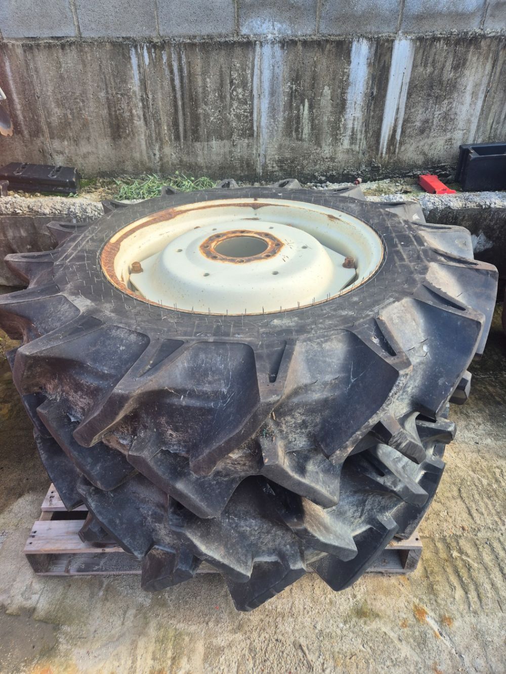 타이어 13.6-28 13.6-28 타이어 사진2