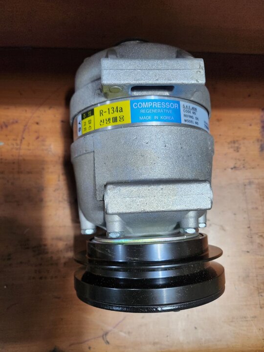 TYM 콤바인 C805 (5조식) 에어컨 콤프레샤 사진1