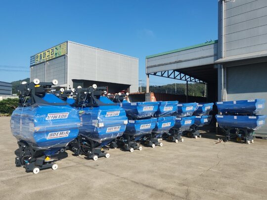  Fertilizer Spreader 비료모델1000L,1200L  앞좌측면