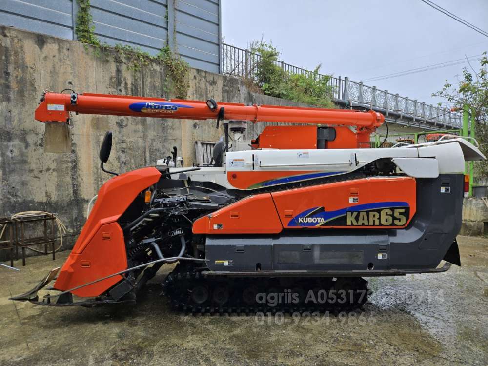 Kubota Combine Harvester KAR65 (4Rows) 운전석