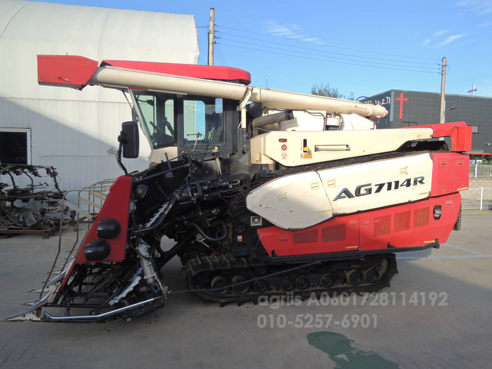 Yanmar Combine Harvester AW7114예취부신형 (7Rows) 뒤우측면