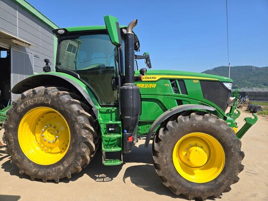 얀마 트랙터 617R-APT (175마력) 앞좌측면