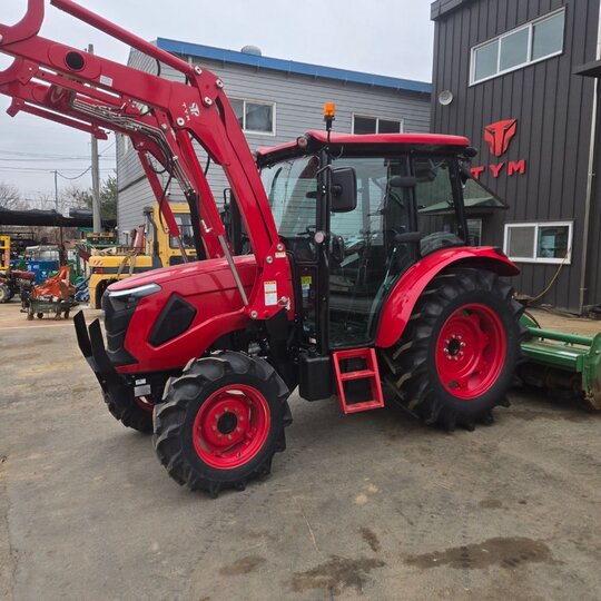 TYM 트랙터 T70 (70마력) 앞좌측면