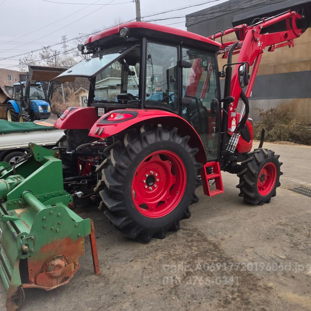 TYM 트랙터 T70 (70마력) 뒤우측면