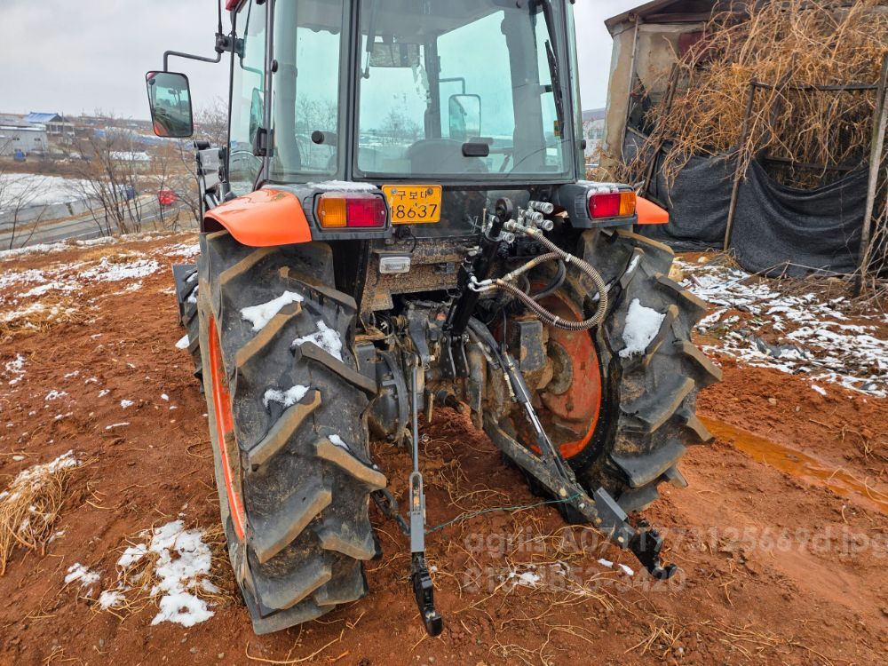 구보다 트랙터 L550C (57마력) 뒤우측면