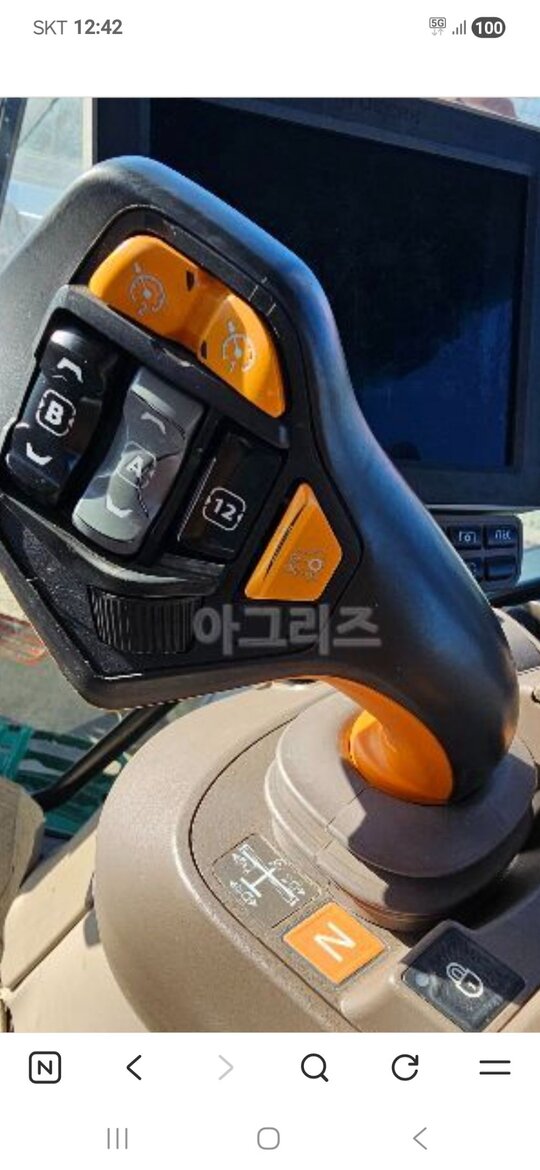 존디어 트랙터 6175R (175마력) 앞좌측면