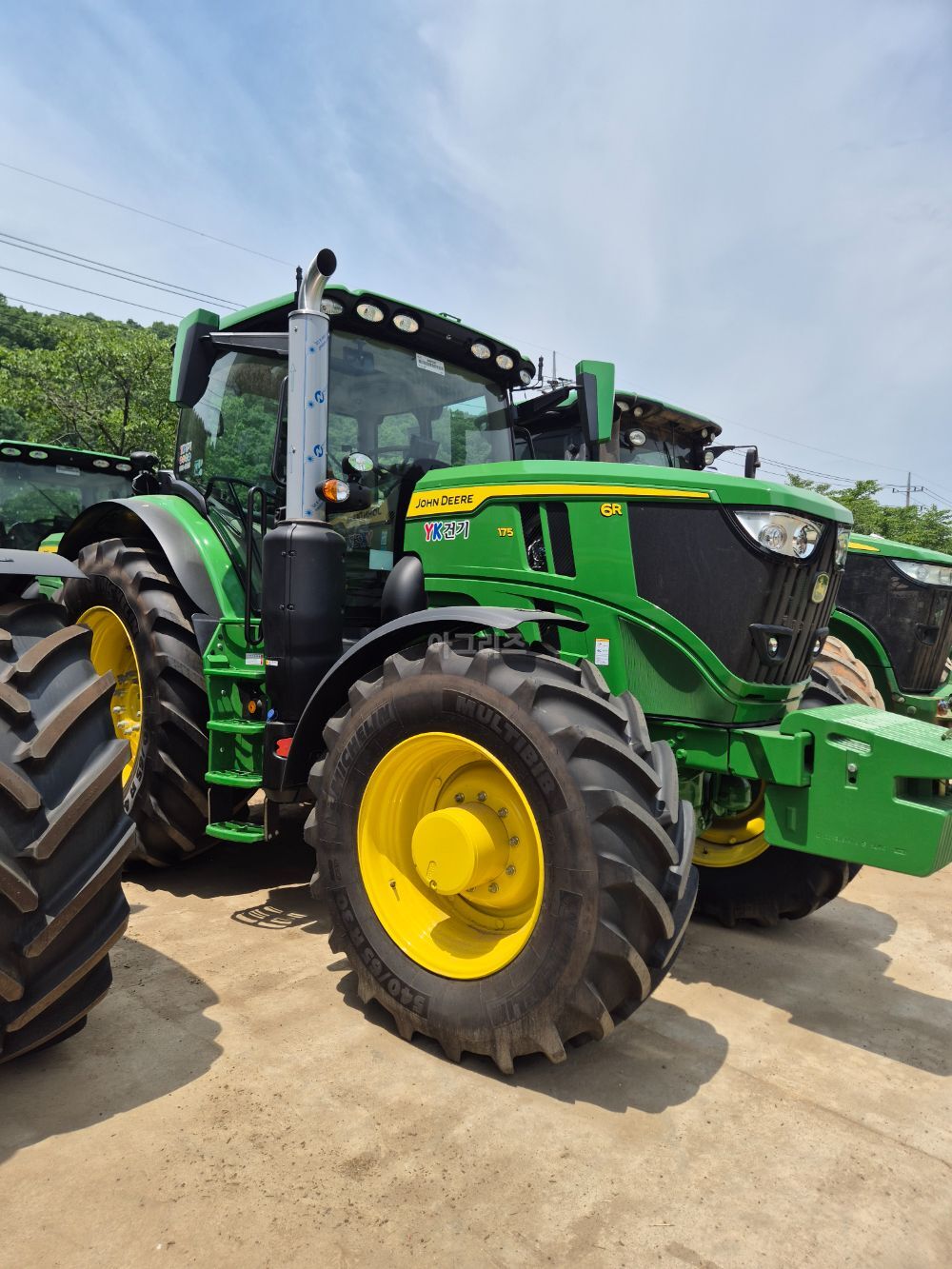 JohnDeere Tractor 5075E (74.8hp) 뒤우측면