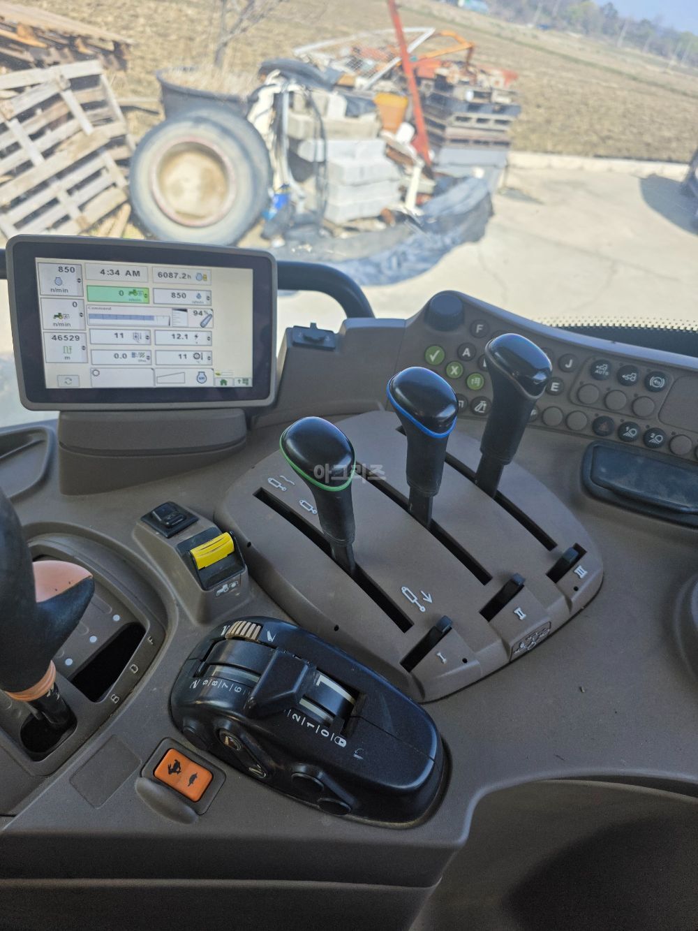 JohnDeere Tractor 6120R (120hp) 뒤우측면