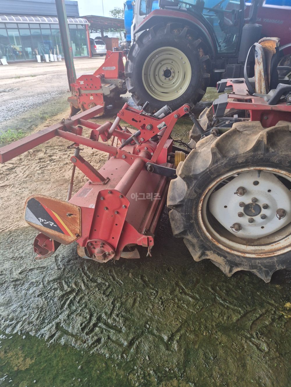 얀마 트랙터 F220 (22마력) 뒤우측면