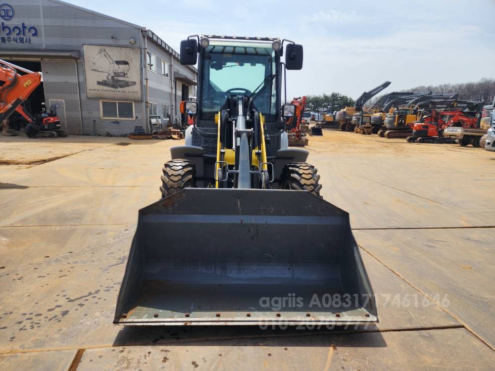  Loader 5055  앞좌측면