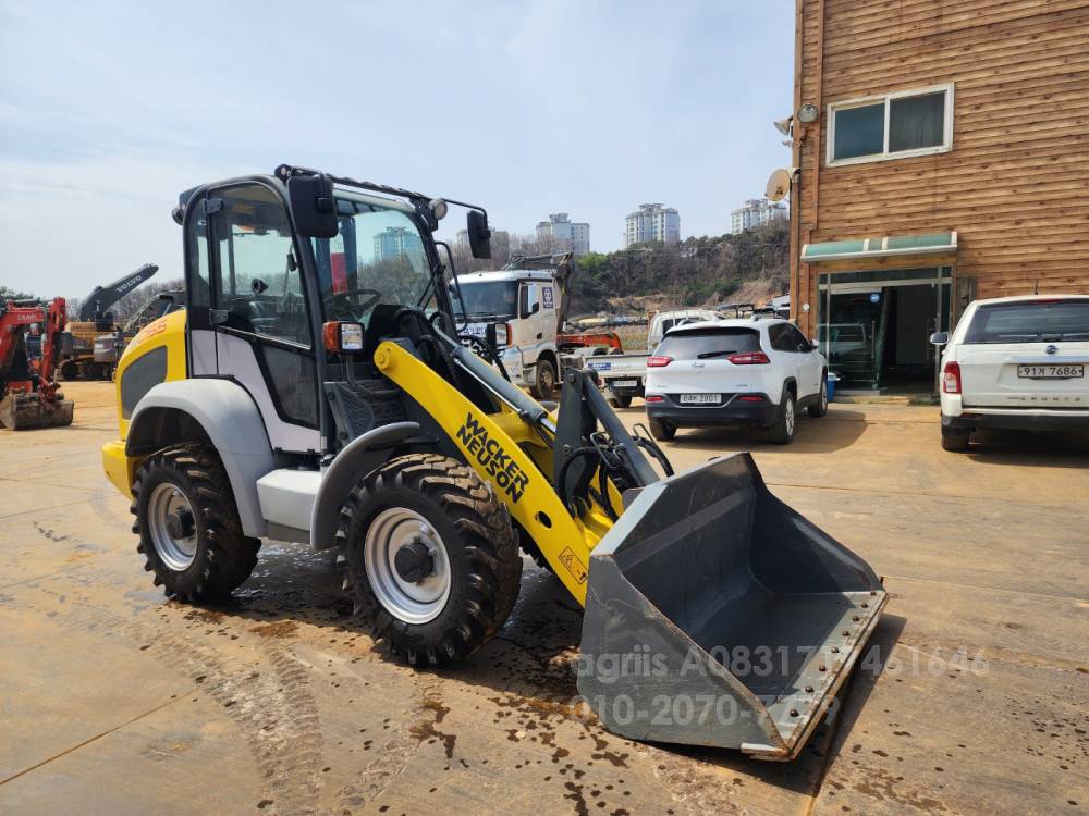  Loader 5055  뒤우측면