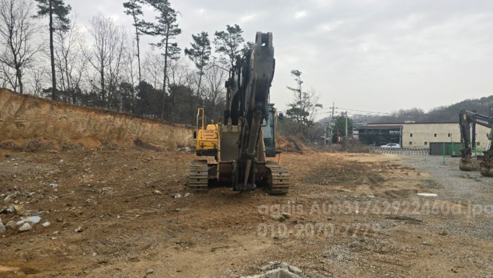 볼보 굴삭기 EC360C (36톤) 뒤우측면