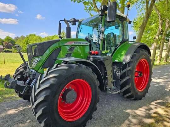 펜트 트랙터 Fendt 724 앞좌측면