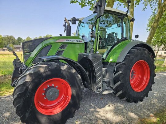  Tractor 724 (240hp) 앞좌측면