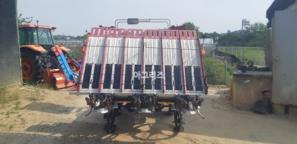 Yanmar Rice transplanter YR6D (6Rows) 뒤우측면