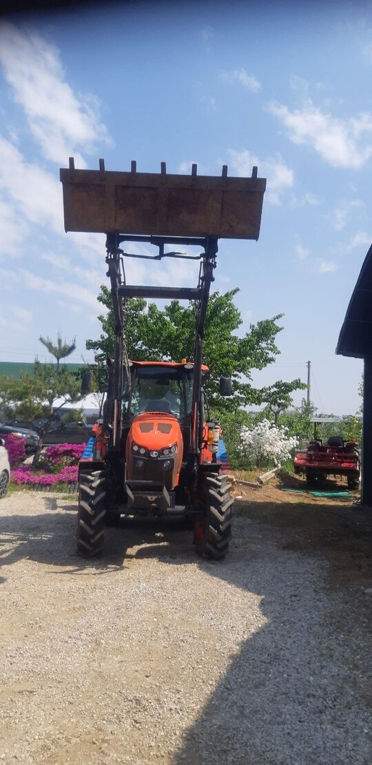 Kubota Tractor MR1007 (106hp) 앞좌측면