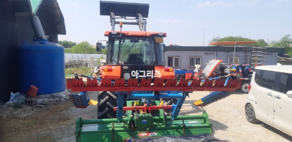 Kubota Tractor MR1007 (106hp) 뒤우측면