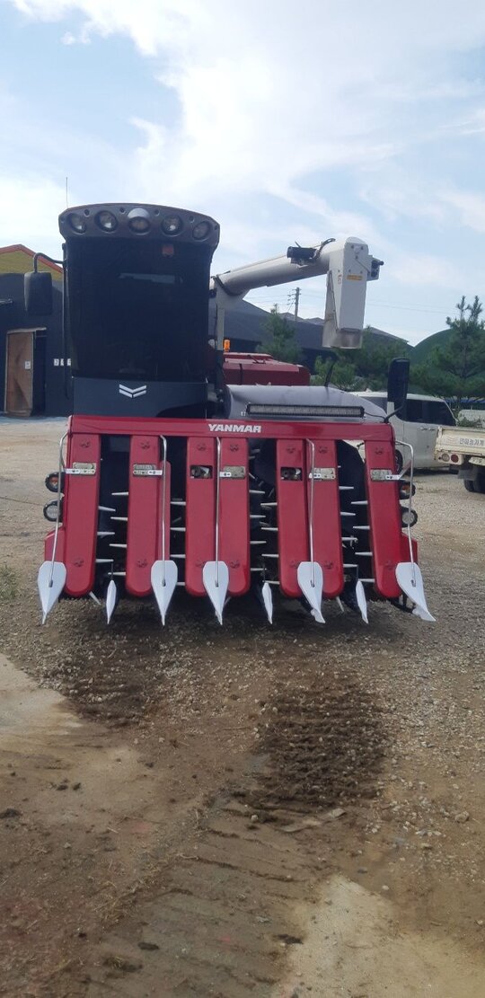 Yanmar Combine Harvester YH7115 (7Rows) 앞좌측면