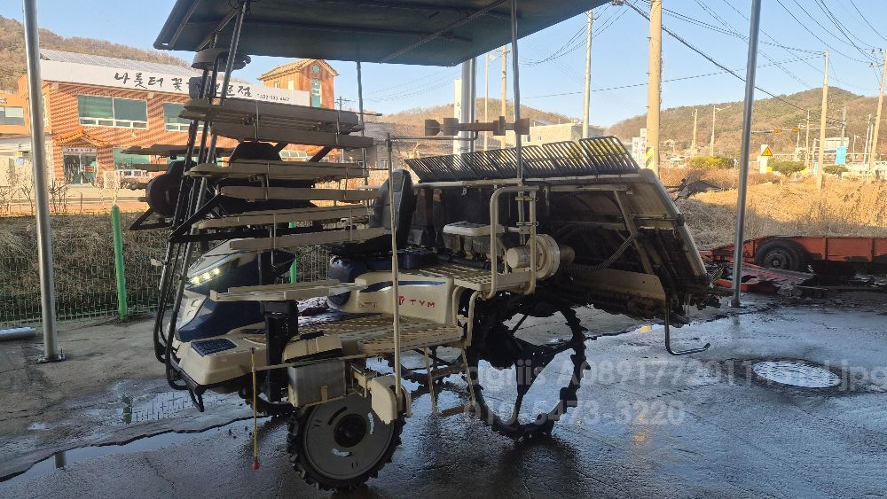 TYM 이앙기 PRJ83DLF (8조식) 뒤우측면