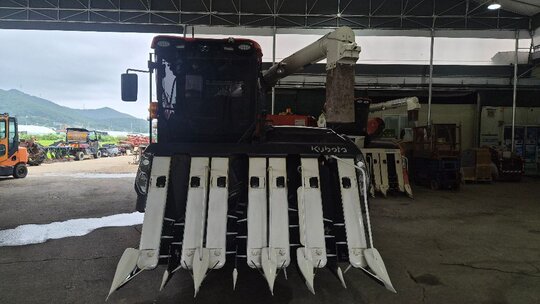 구보다 콤바인 ZR7130 (7조식) 앞좌측면