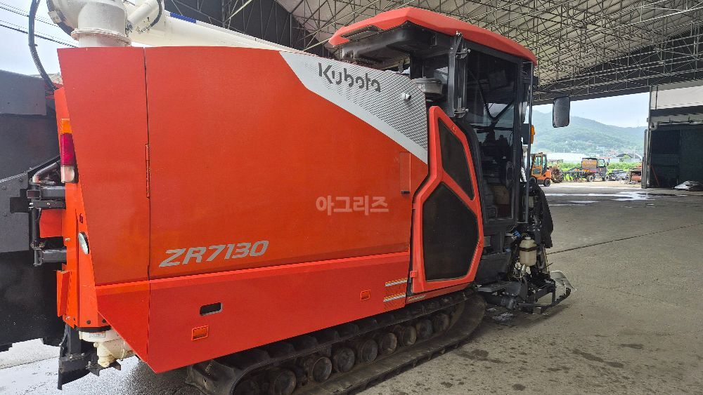 Kubota Combine Harvester ZR7130 (7Rows) 뒤우측면
