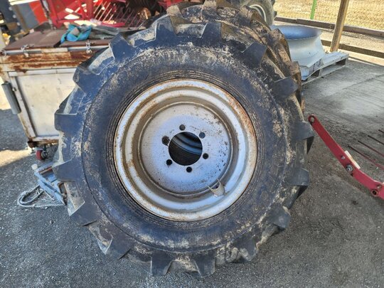 중고 타이어 원형베일러 405/70-20 앞좌측면