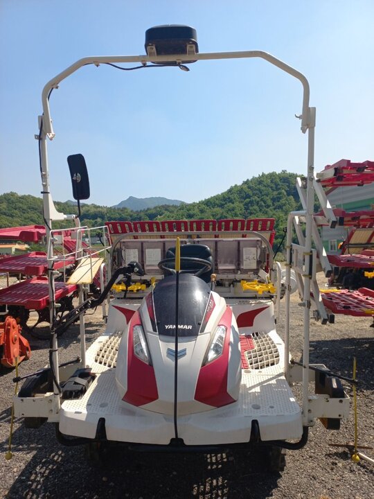 얀마 이앙기 YR6DZG-F (6조식) 앞좌측면