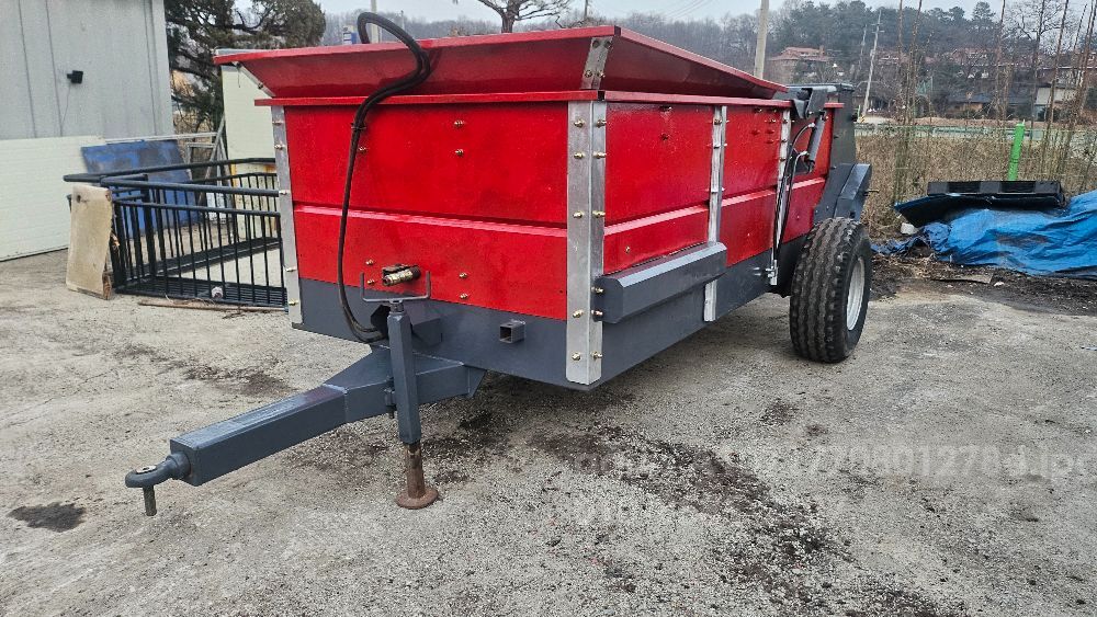 명성 퇴비살포기 1 뒤우측면