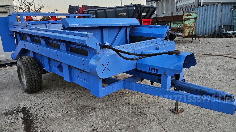 태성 퇴비살포기 4.5톤 뒤우측면