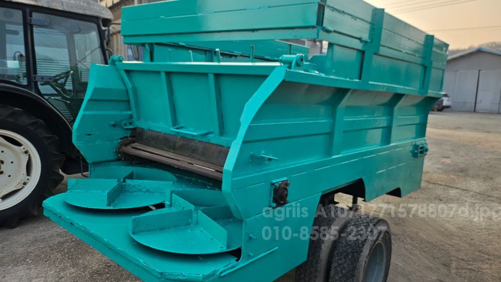  퇴비살포기 태광 뒤우측면