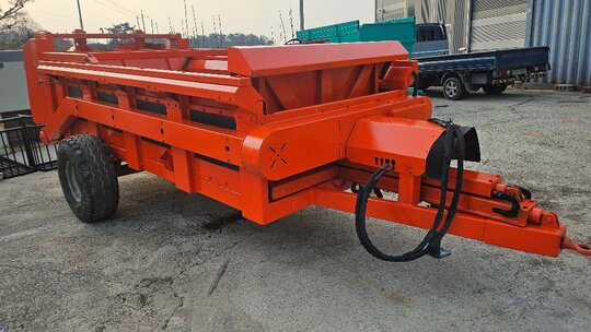 태성 퇴비살포기 TS45 앞좌측면