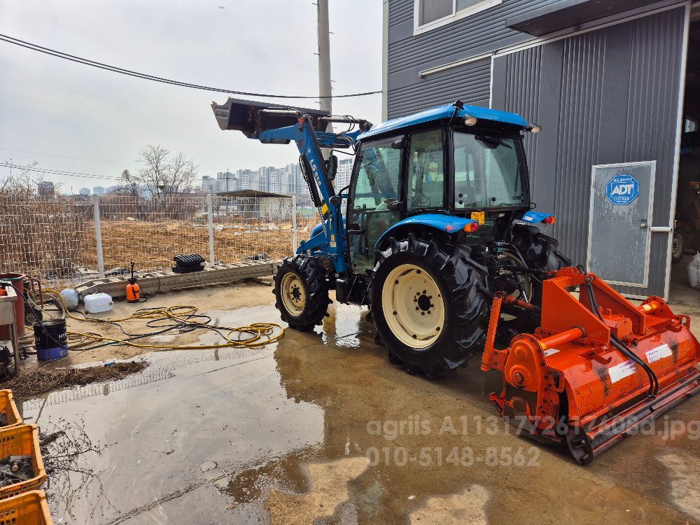 LS 트랙터 U55 (55마력) 뒤우측면