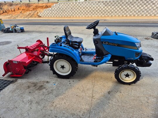 LS 트랙터 MINI (18.2마력) 앞좌측면