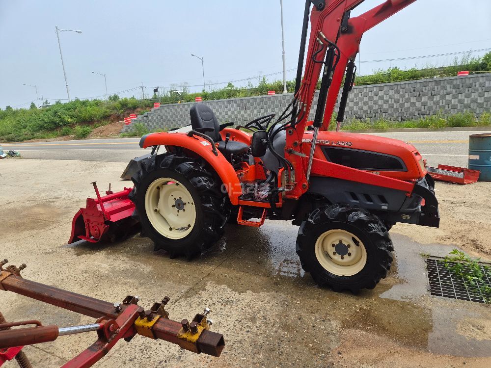 대동 트랙터 LX430 (43마력) 뒤우측면
