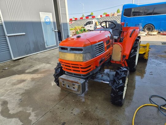 Daedong Tractor D300 (30hp) 앞좌측면