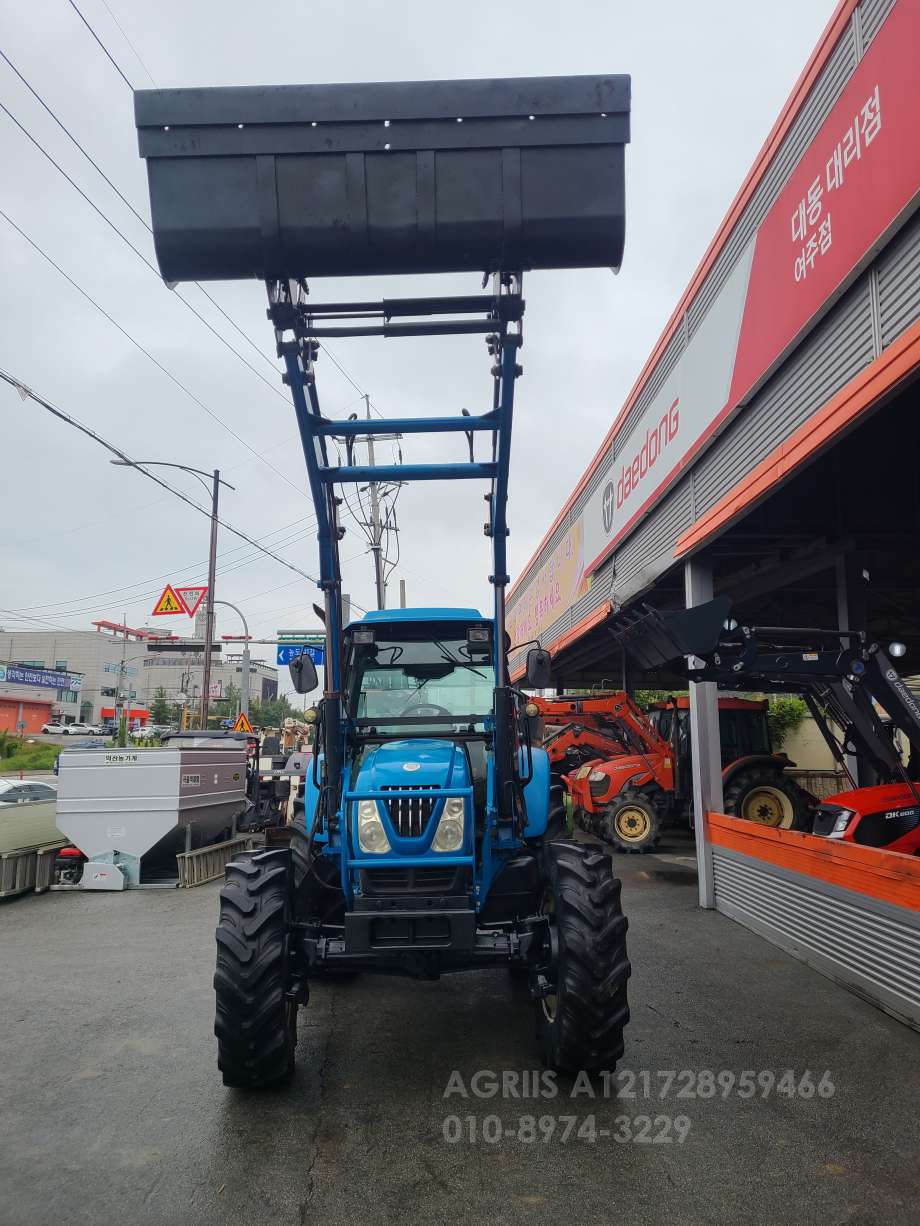 LS Tractor L7030  앞좌측면