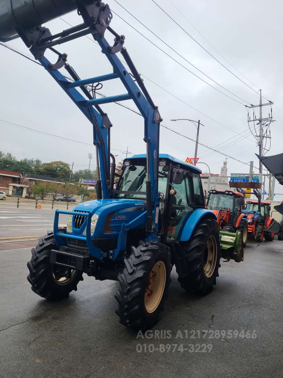 LS Tractor L7030  뒤우측면