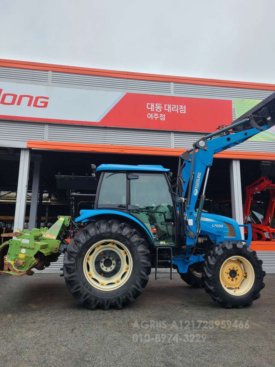 LS Tractor L7030  측면