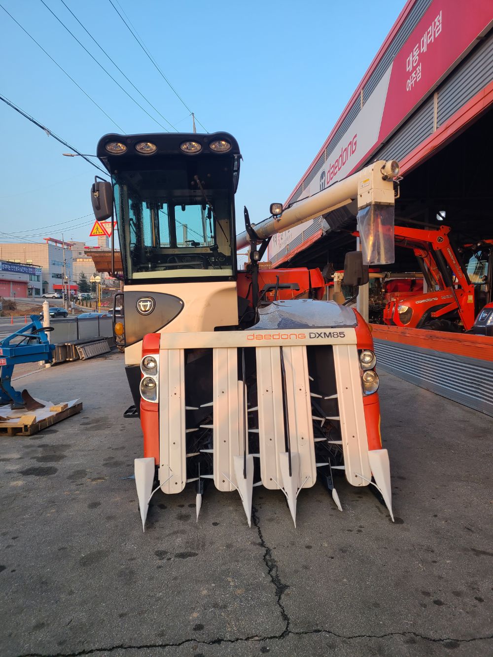 Daedong Combine Harvester DXM85GFC (5Rows) 앞좌측면