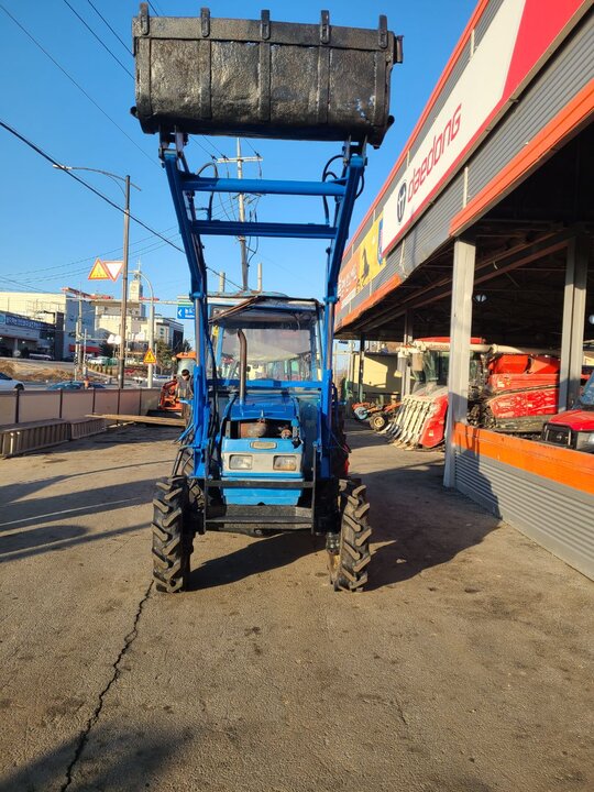 TYM 트랙터 TA4640 (46마력) 앞좌측면