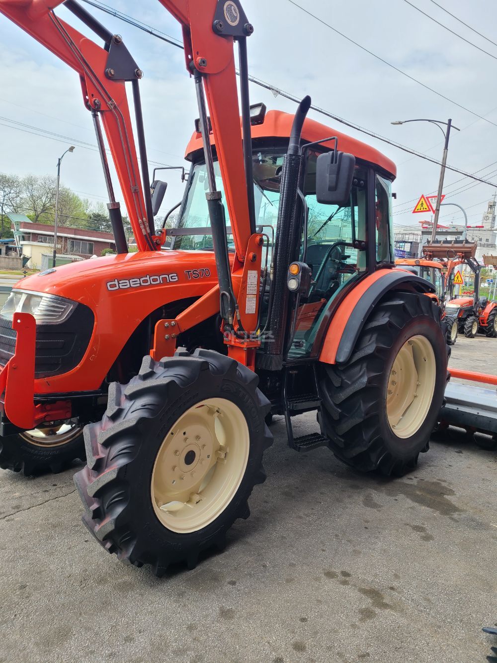 Daedong Tractor TS70 (68hp) 뒤우측면